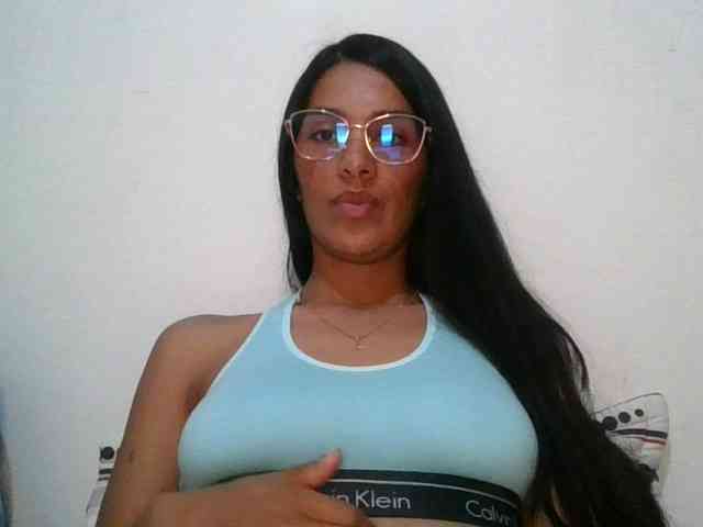 JuanaBrunette webcam