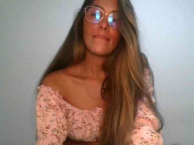 JuanaBrunette webcam