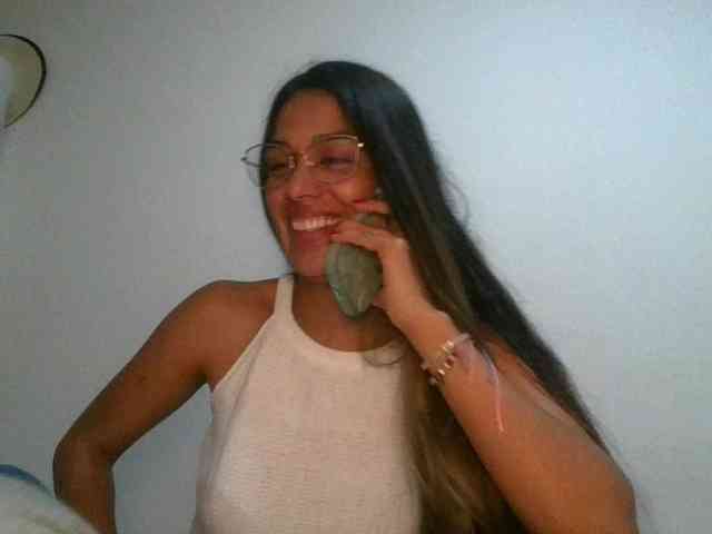 JuanaBrunette webcam