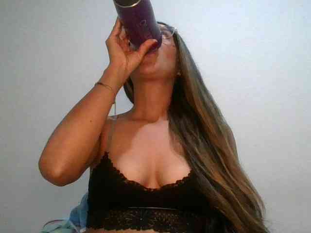 JuanaBrunette webcam