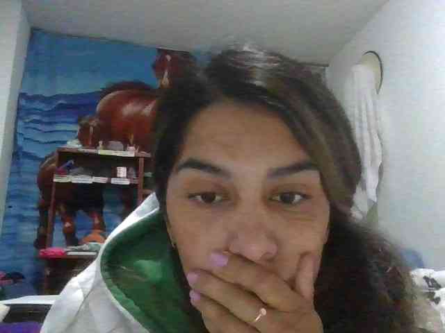 JuanaBrunette webcam