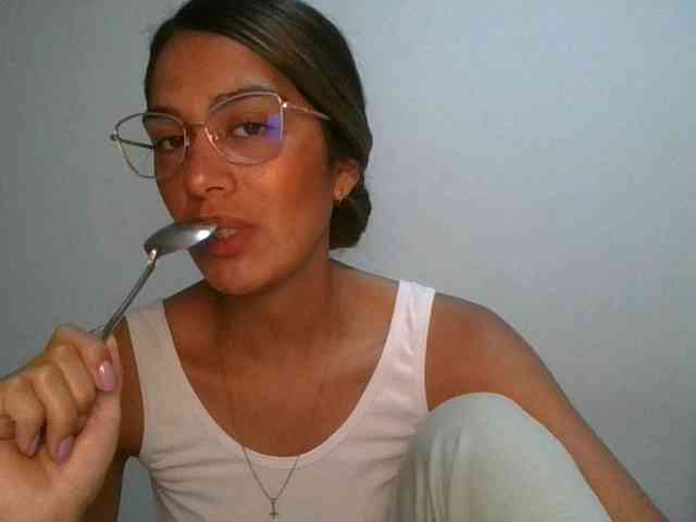 JuanaBrunette webcam