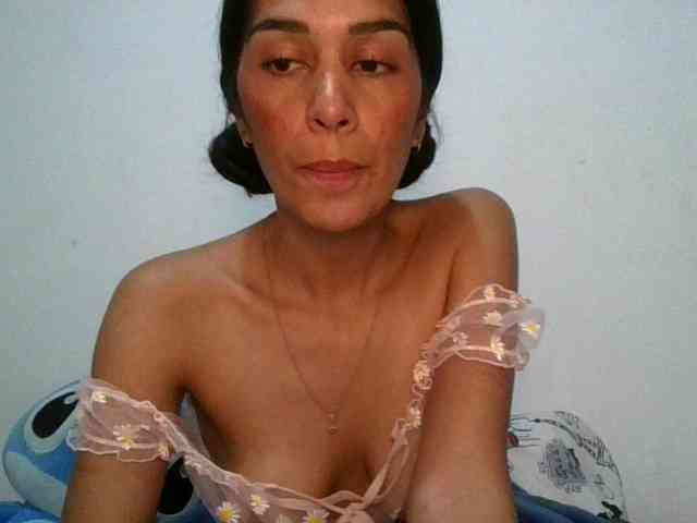 JuanaBrunette webcam