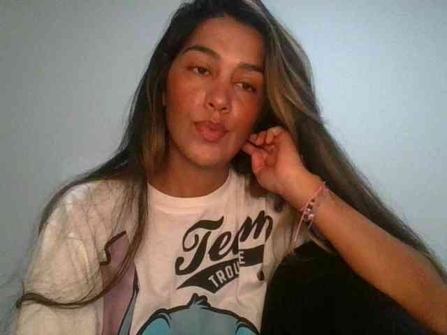 JuanaBrunette webcam