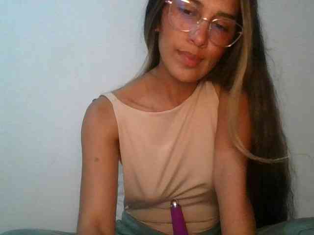 JuanaBrunette webcam