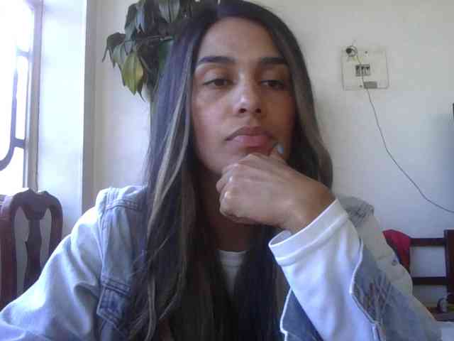 JuanaBrunette webcam