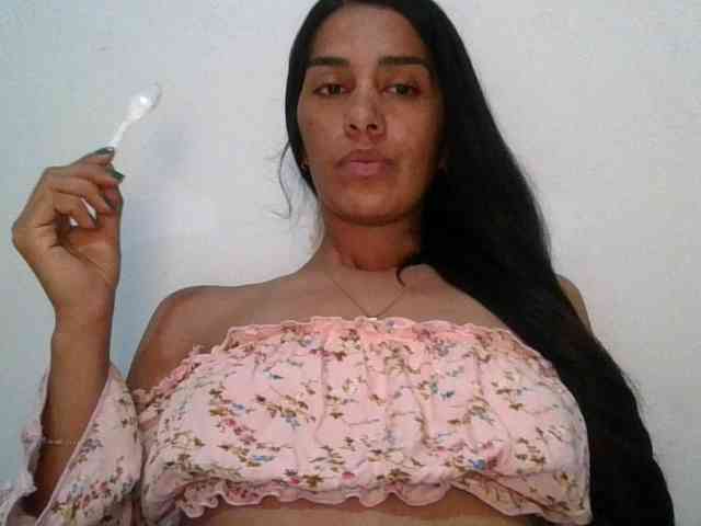 JuanaBrunette webcam