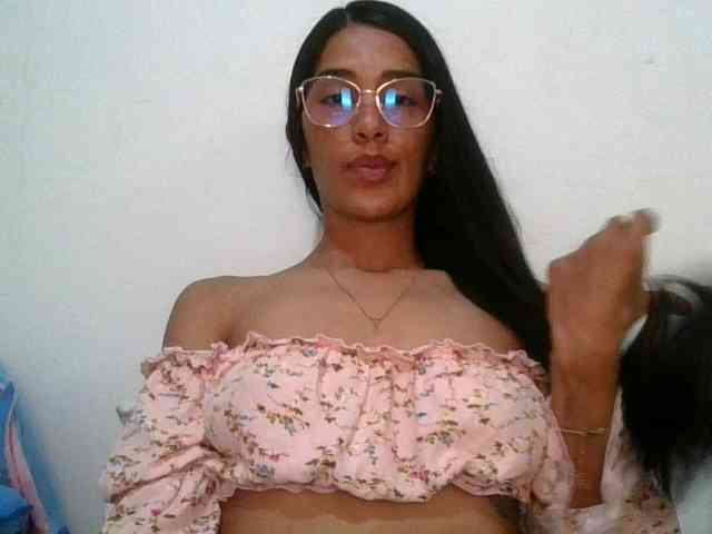 JuanaBrunette webcam