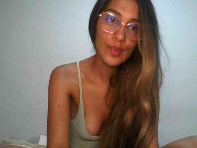 JuanaBrunette webcam