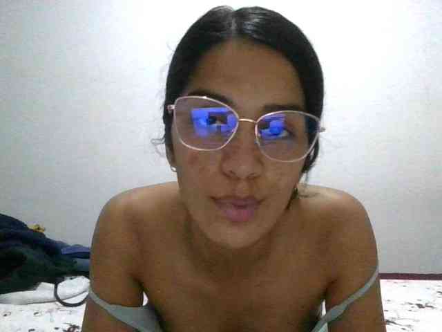 JuanaBrunette webcam