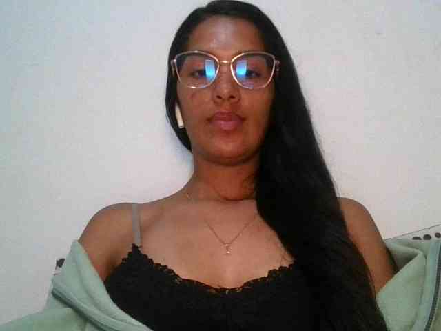JuanaBrunette webcam