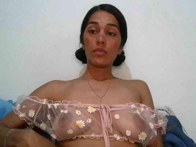 JuanaBrunette webcam