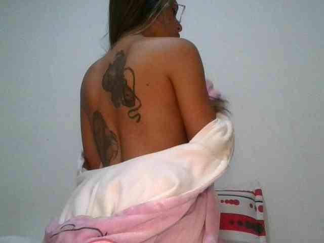 JuanaBrunette webcam