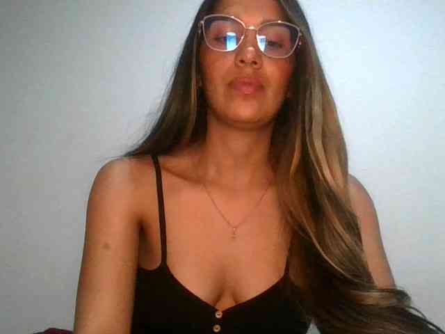 JuanaBrunette webcam