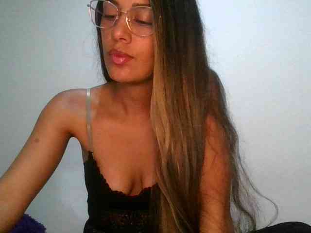 JuanaBrunette webcam