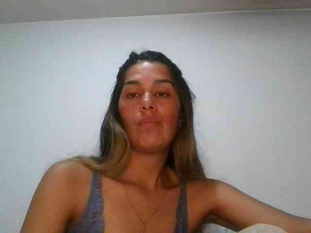 JuanaBrunette webcam