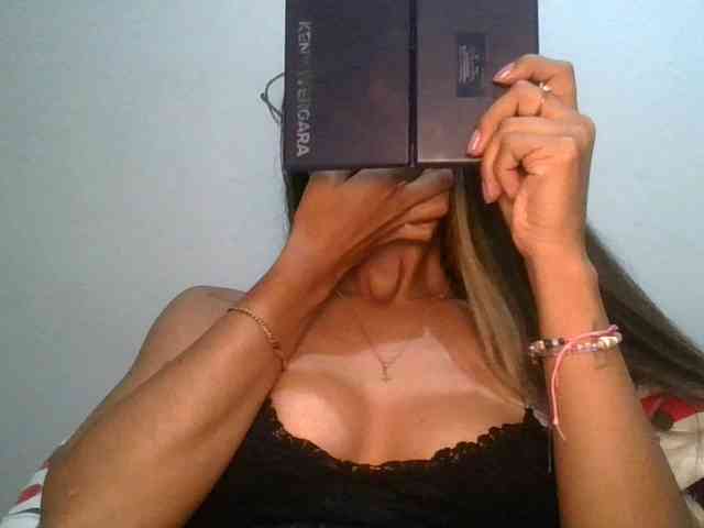 JuanaBrunette webcam