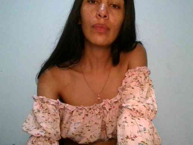 JuanaBrunette webcam