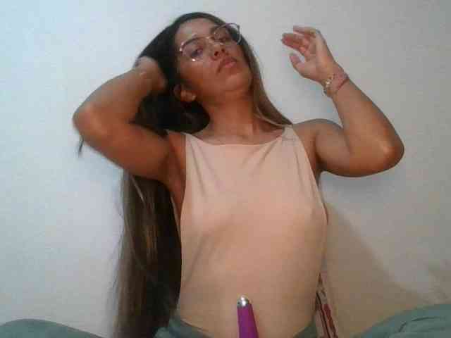 JuanaBrunette webcam