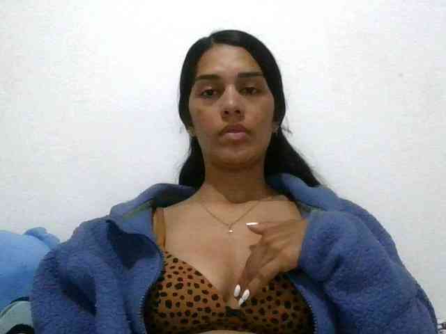 JuanaBrunette webcam