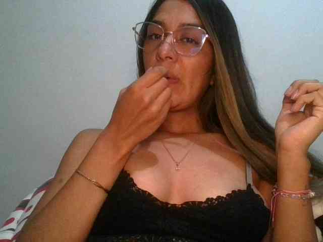 JuanaBrunette webcam