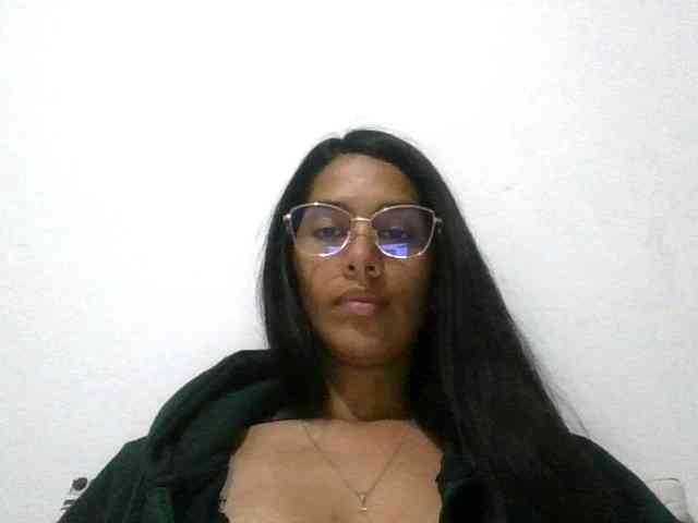 JuanaBrunette webcam