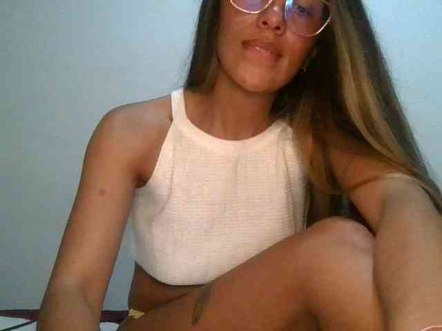 JuanaBrunette webcam