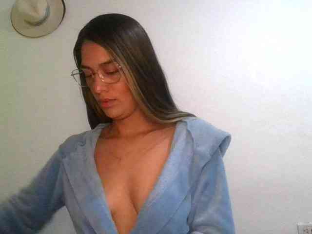 JuanaBrunette webcam