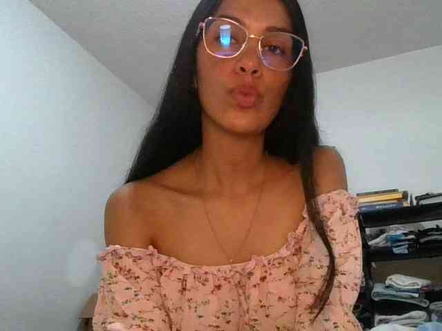 JuanaBrunette webcam