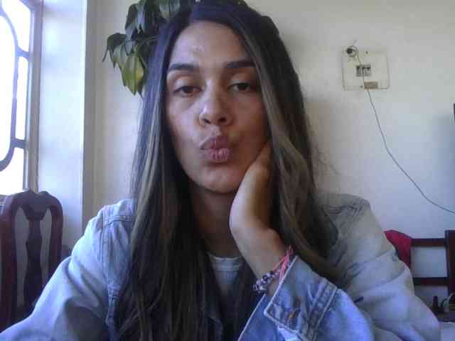 JuanaBrunette webcam