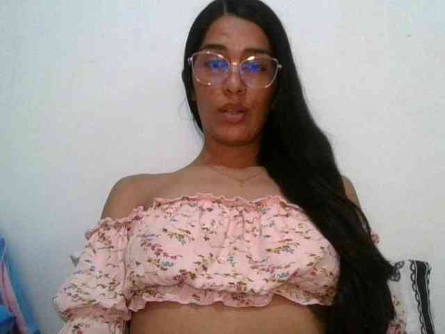 JuanaBrunette webcam