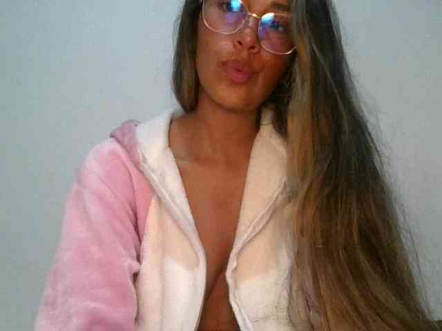 JuanaBrunette webcam