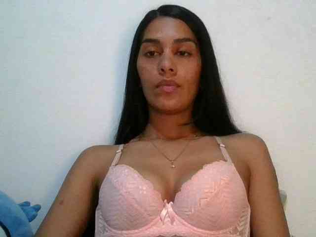 JuanaBrunette webcam