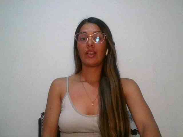 JuanaBrunette webcam