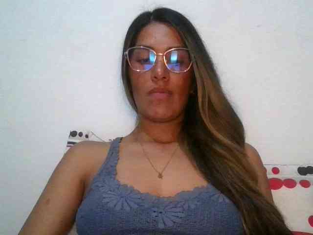 JuanaBrunette webcam