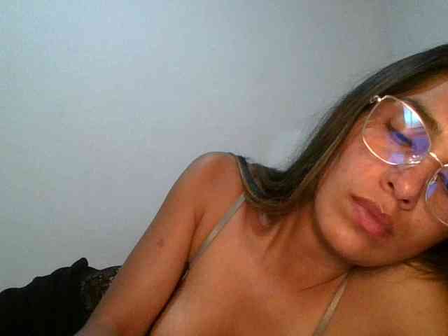 JuanaBrunette webcam