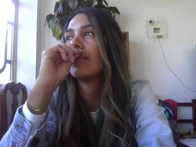 JuanaBrunette webcam