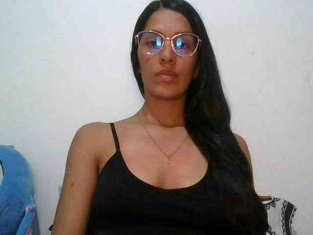 JuanaBrunette webcam
