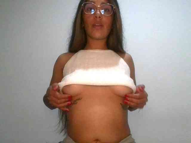 JuanaBrunette webcam