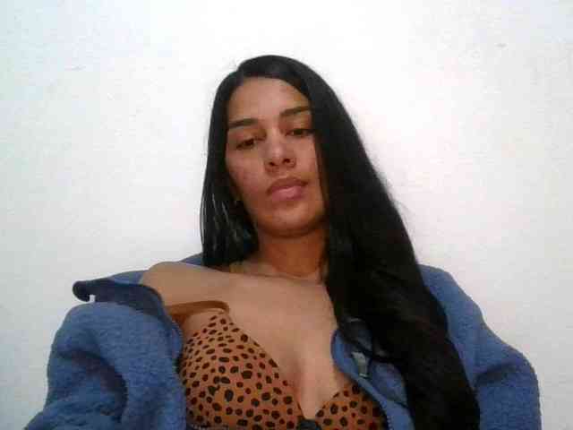JuanaBrunette webcam