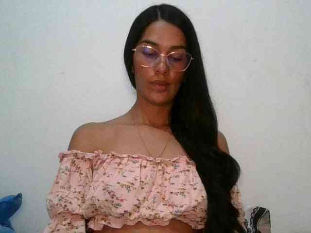 JuanaBrunette webcam