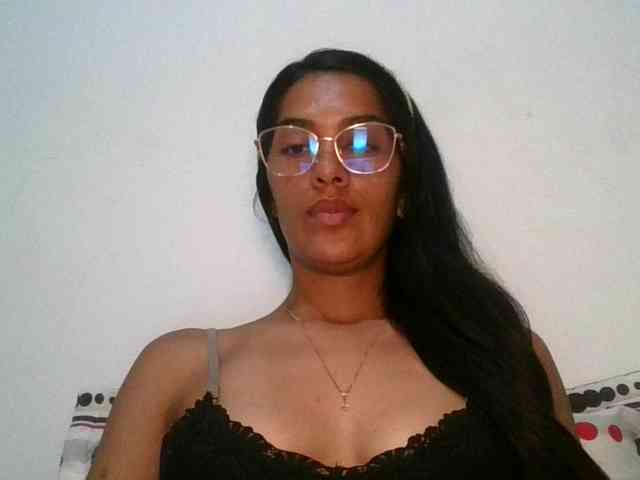 JuanaBrunette webcam