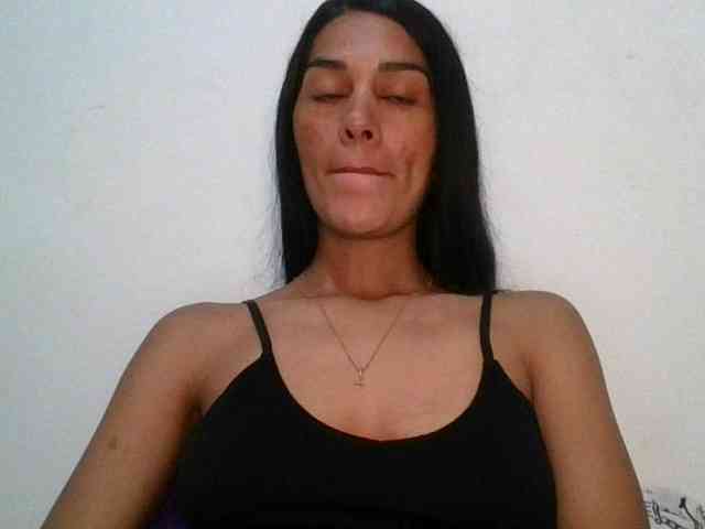 JuanaBrunette webcam