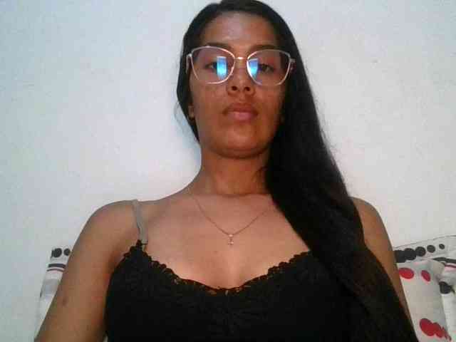 JuanaBrunette webcam