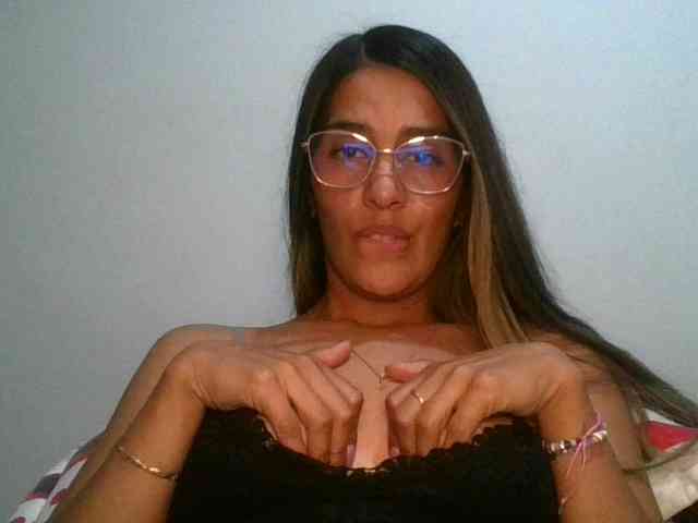 JuanaBrunette webcam