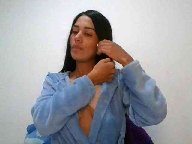 JuanaBrunette webcam