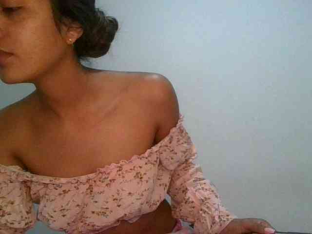 JuanaBrunette webcam