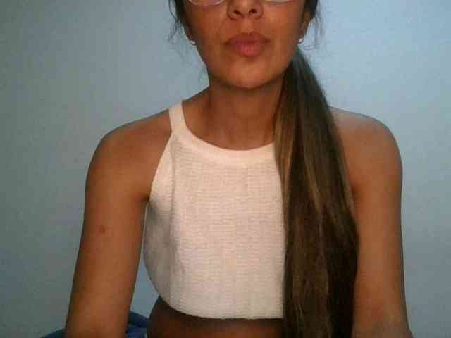 JuanaBrunette webcam