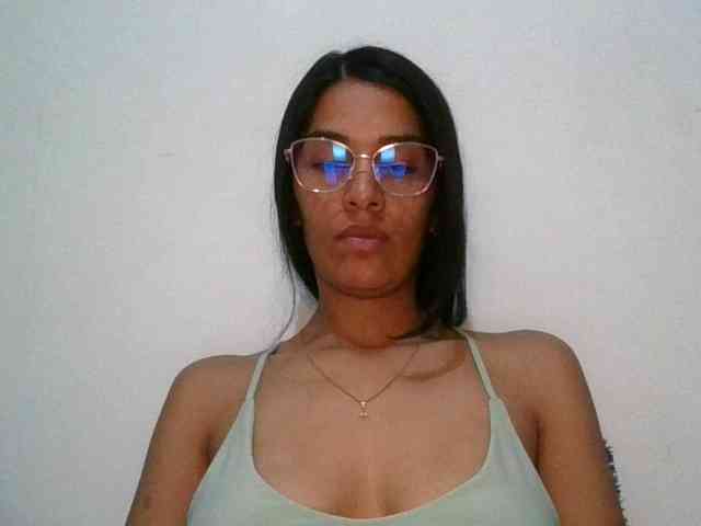 JuanaBrunette webcam