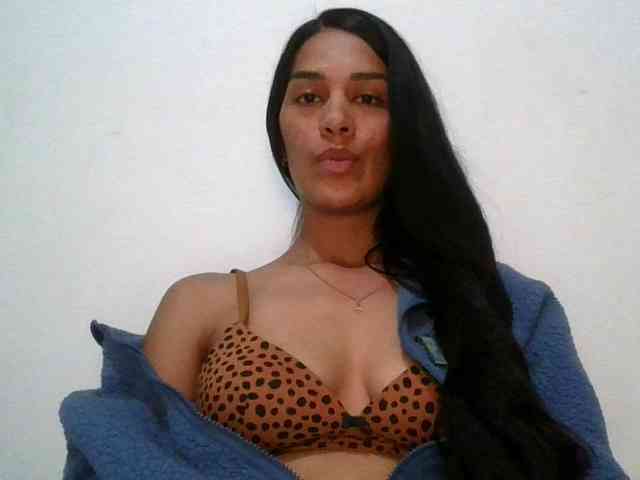 JuanaBrunette webcam